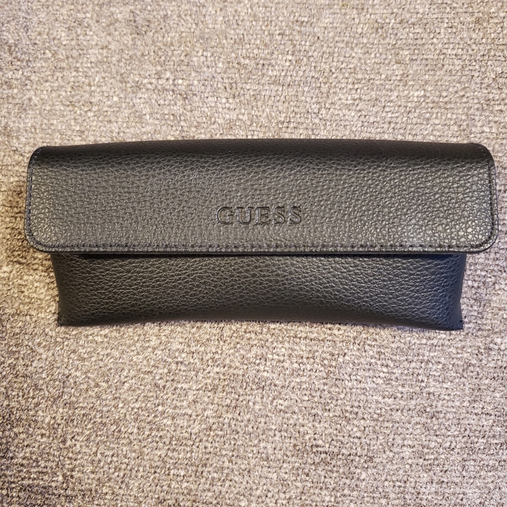 Guess Hard Shell Case - image 4